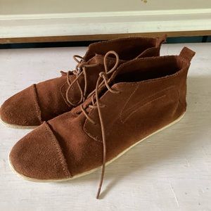 Suede chukkas size 10 Dolce Vita